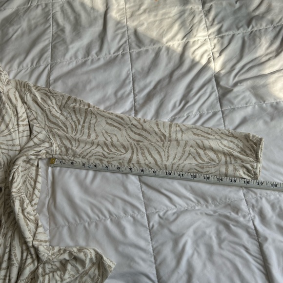 Button-Up Women's Top - Picture 7 of 7